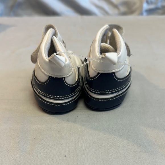 Fila White and Black High-Top baby Sneakers with Velcro Closure - Picture 3 of 8